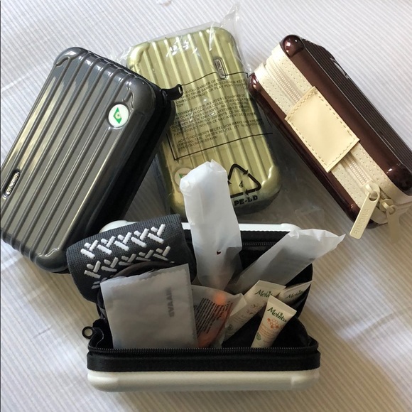 RIMOWA Travel Amenity Case -Eva Air - Picture 4 of 8